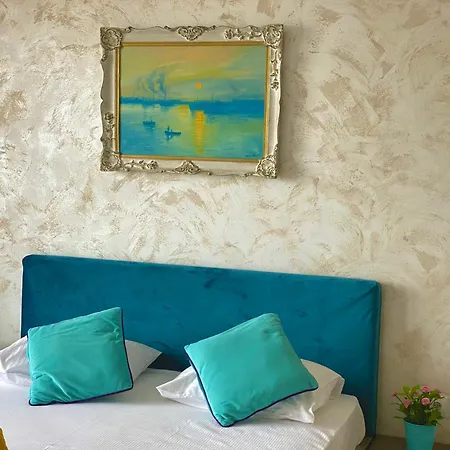 Aquamarine Summerland Apartment *