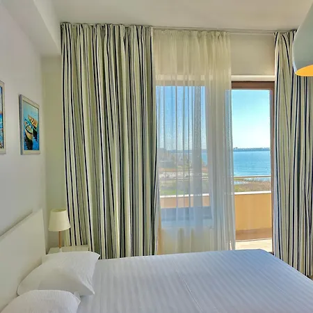 Aquamarine Summerland Apartment