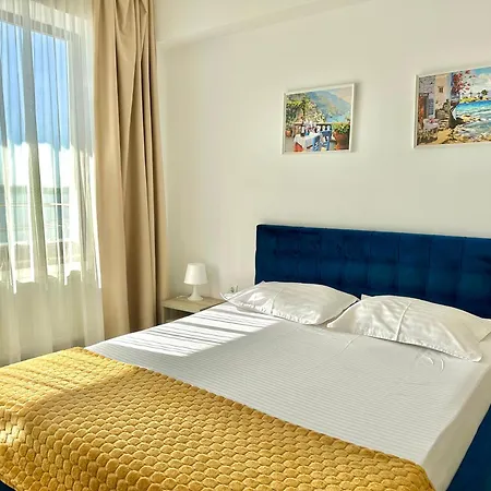 Aquamarine Summerland Apartment